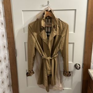 Burberry London Trench Coat. Authentic. Leather collar/wrist accent straps. Bag.